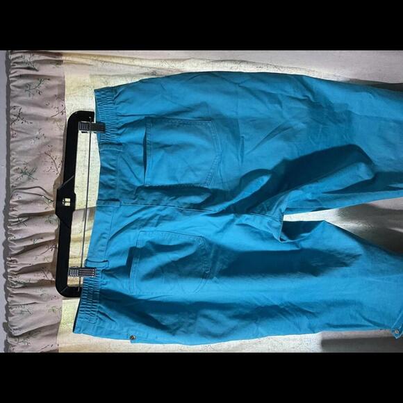 Aqua Ruby Rd. Capris with button details Size 16 - Picture 8 of 11